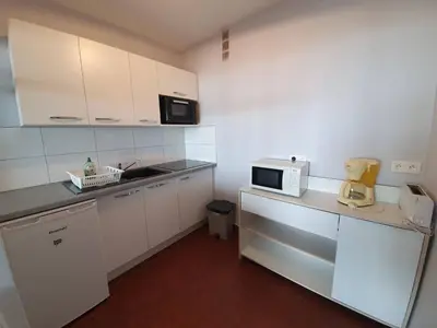Cuisine ou kitchenette dans l'établissement Appartement 2 pièces, 5 couchages balcon - Saint-Jean-de-Monts - FR-1-224C-262