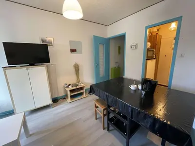Télévision ou salle de divertissement dans l'établissement Appartement cosy 2 pièces à 200m de la plage, Saint-Hilaire-de-Riez - 4 couchages, parking, TV, WiFi - FR-1-224C-294