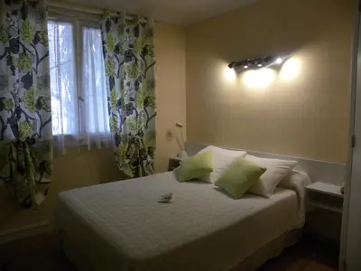 Un ou plusieurs lits dans un hébergement de l'établissement Hôtel Le Cambronne