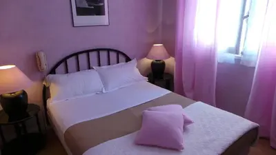 Un ou plusieurs lits dans un hébergement de l'établissement Hôtel Le Cambronne