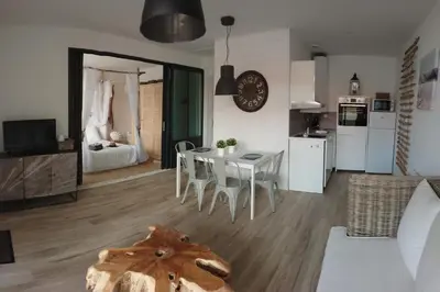 Cuisine ou kitchenette dans l'établissement Nos Îles