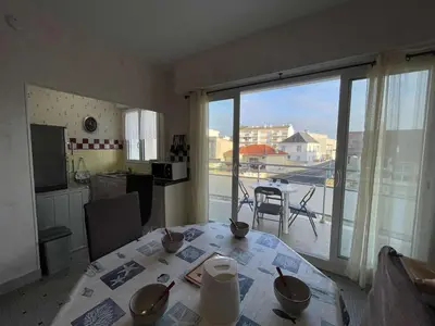 Cuisine ou kitchenette dans l'établissement Studio alcôve 4 pers à 50m de la plage avec balcon et cave vélos, Saint-Jean-de-Monts - FR-1-224C-448