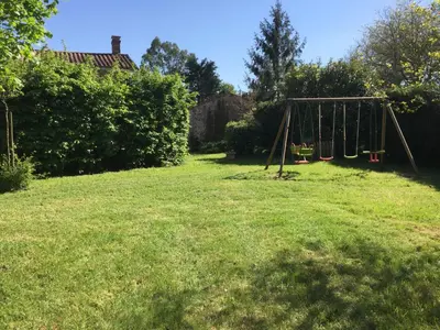 Jardin de l'établissement Gîte climatisé de La Haute Rue