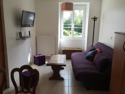 Télévision ou salle de divertissement dans l'établissement Gîte climatisé de La Haute Rue