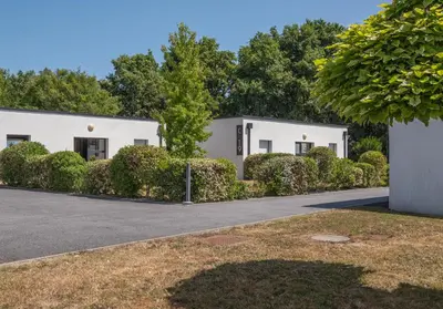 Jardin de l'établissement Logis Auberge De La Foret