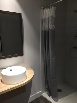 Salle de bains dans l'établissement Les gites de La Landrière à 3 min du Puy du Fou