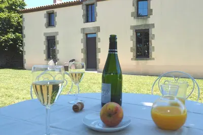 Boissons dans l'établissement Les gites de La Landrière à 3 min du Puy du Fou