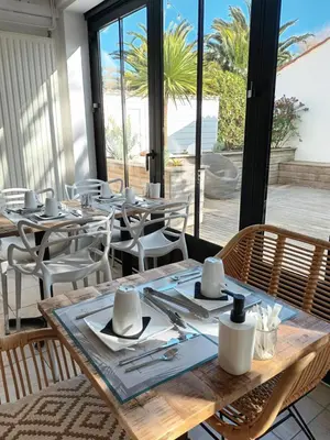 Restaurant ou autre lieu de restauration dans l'établissement Hôtel Ancre Marine & Spa Thalgo ***