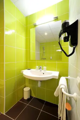 Salle de bains dans l'établissement The Originals City, Hotel Novella Premium, Nantes Est