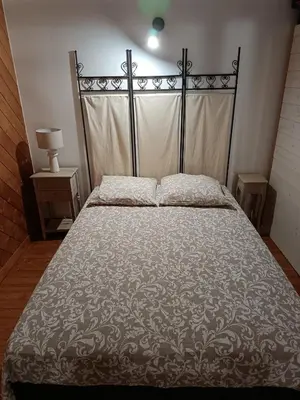 Un ou plusieurs lits dans un hébergement de l'établissement Gîte le logis