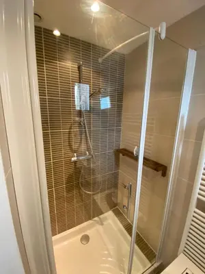 Salle de bains dans l'établissement Villa Aiguemarine