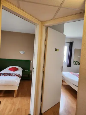 Un ou plusieurs lits dans un hébergement de l'établissement Logis hôtel Relais De La Grange