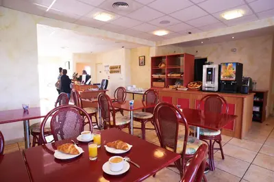 Restaurant ou autre lieu de restauration dans l'établissement Logis hôtel Relais De La Grange