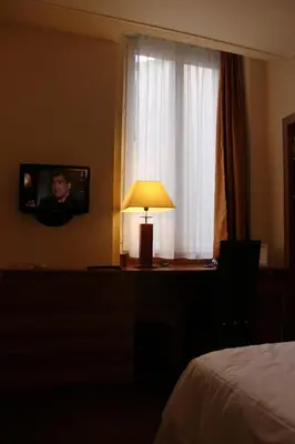 Un ou plusieurs lits dans un hébergement de l'établissement Hotel The Originals du Grand Monarque Nantes Gare