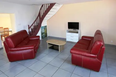 Télévision ou salle de divertissement dans l'établissement 20 min Puy du F ou maison entiere 3 chambres 9 personnnes MAULEON