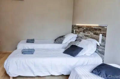 Un ou plusieurs lits dans un hébergement de l'établissement 20 min Puy du F ou maison entiere 3 chambres 9 personnnes MAULEON