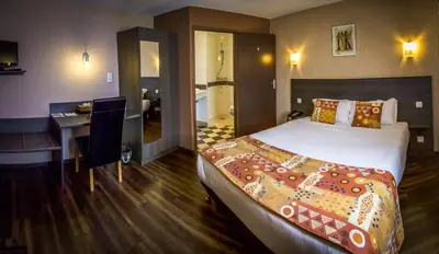 Un ou plusieurs lits dans un hébergement de l'établissement Brit Hotel Confort Azur Cholet Nord