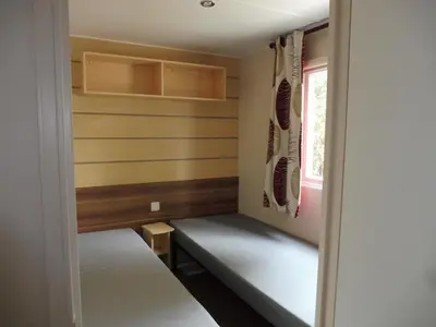 Un ou plusieurs lits dans un hébergement de l'établissement Mobile Home bois dormant