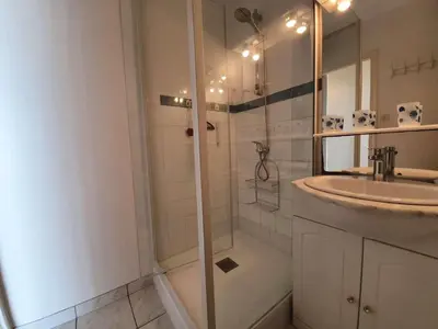 Salle de bains dans l'établissement Studio cosy 4 pers. à 50m de la plage - FR-1-224C-418