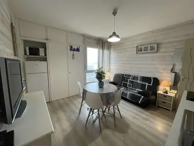 Cuisine ou kitchenette dans l'établissement Studio cabine moderne 4 pers, plage 100m, Saint-Jean-de-Monts - FR-1-224C-582