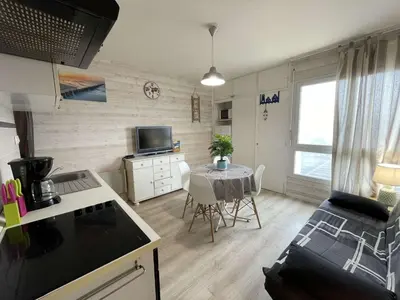 Cuisine ou kitchenette dans l'établissement Studio cabine moderne 4 pers, plage 100m, Saint-Jean-de-Monts - FR-1-224C-582