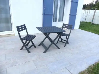 Terrasse ou espace extérieur de l'établissement Maison avec terrasse, 400 m plage et centre, 2 chambres, parking privé, ménage inclus - FR-1-224B-542