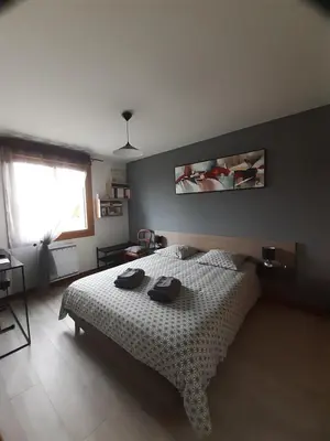 Un ou plusieurs lits dans un hébergement de l'établissement Chambre d'hôte le Bois Joli