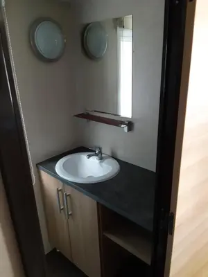 Salle de bains dans l'établissement Mobil-home Confort camping le bois Masson
