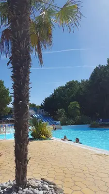 Piscine de l'établissement Mobil-home Confort camping le bois Masson ou située à proximité