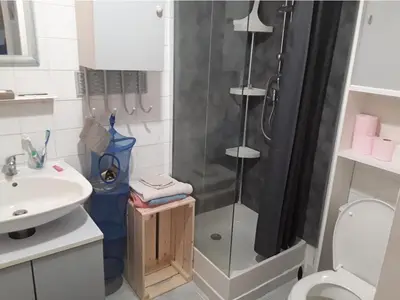 Salle de bains dans l'établissement Grand studio sur jardin Nantes Beaujoire B