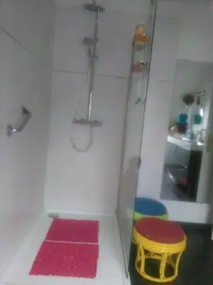 Salle de bains dans l'établissement Chantilly