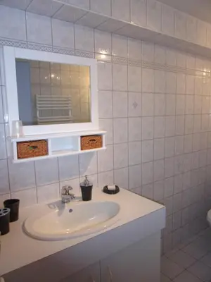 Salle de bains dans l'établissement Maison d'hôtes Fortin Anita et Guy