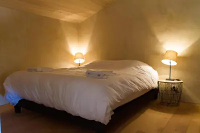 Un ou plusieurs lits dans un hébergement de l'établissement Le Puy Carmin - Chambre d'hôtes avec jacuzzi