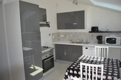 Cuisine ou kitchenette dans l'établissement Gîtes de la Bibudière