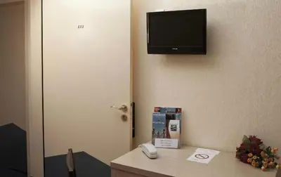 Télévision ou salle de divertissement dans l'établissement Hôtel Estuaire
