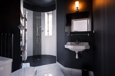 Salle de bains dans l'établissement Château Haute Roche