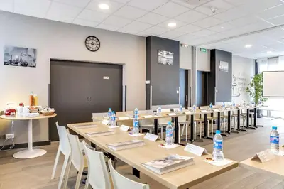 Restaurant ou autre lieu de restauration dans l'établissement Brit Hotel Saint-Nazaire Centre