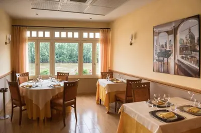 Restaurant ou autre lieu de restauration dans l'établissement Hotel Hostellerie De La Gabelle