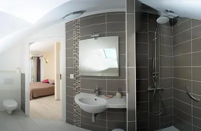 Salle de bains dans l'établissement Les 3 Vallées