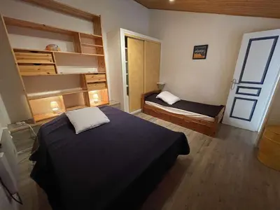 Un ou plusieurs lits dans un hébergement de l'établissement Studio Mezzanine Rénové 4 Pers. à 50m Plage avec Parking - FR-1-224C-591