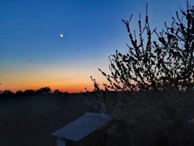 Lever ou coucher de soleil vu de la maison de vacances ou à proximité