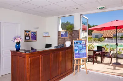 Télévision ou salle de divertissement dans l'établissement Madame Vacances les Mas de Saint Hilaire