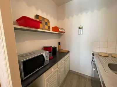 Cuisine ou kitchenette dans l'établissement Appartement 2 pièces proche mer avec loggia - Saint-Hilaire-de-Riez - FR-1-224C-625