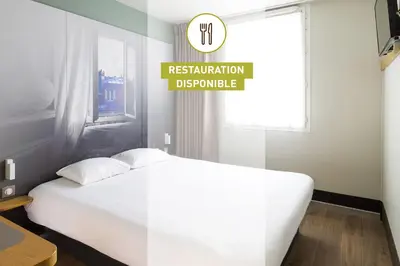 Un ou plusieurs lits dans un hébergement de l'établissement B&B HOTEL Les Herbiers