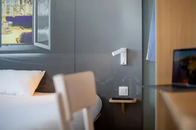 Un ou plusieurs lits dans un hébergement de l'établissement B&B HOTEL Les Herbiers