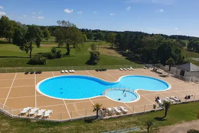 Piscine de l'établissement Madame Vacances Les Appartements de Fontenelles ou située à proximité