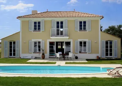 Piscine de l'établissement Madame Vacances Les Villas de Fontenelles ou située à proximité