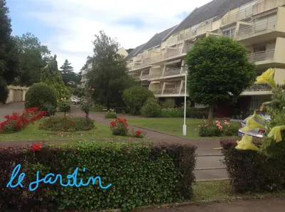 Jardin de l'établissement L'appart des lutins