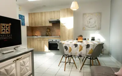 Cuisine ou kitchenette dans l'établissement Le Château des Tourelles en Vendée