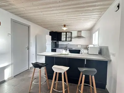 Cuisine ou kitchenette dans l'établissement Maison neuve près des dunes avec jardin clos, 3 chambres et tout confort, à 800m de la plage - FR-1-224B-548